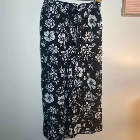 Majorelle Yasmin Cropped Pants in Black Woodland - Picture 4 of 8